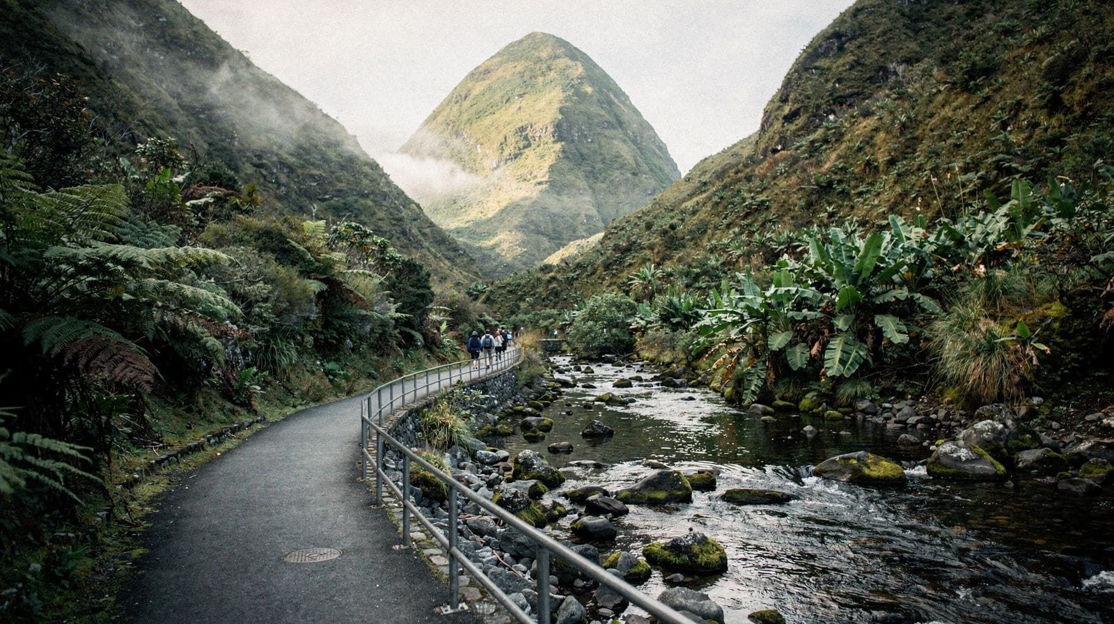 Iao Valley State Monument: The Easy Hike Near Wailuku
